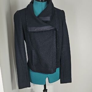 Vince Women's Navy Textured Jacket. Sz Sm.